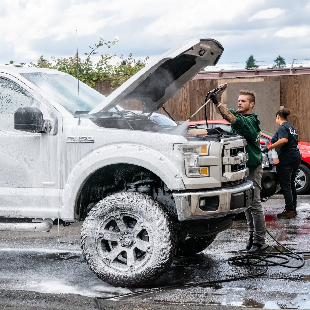 LucentAuto's tweet image. Don't strain yourself trying to reach every inch of your vehicle -- we have just the thing.