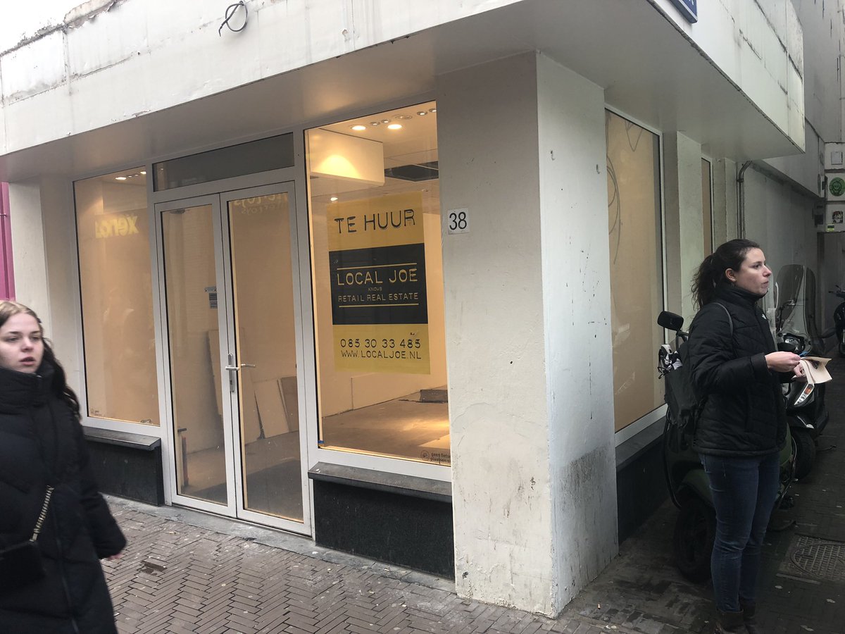 wesselNOS's tweet image. Leegstand is weer toegenomen in ‘s lands winkelstraten. Ook in Zwolle. Met een glansrol voor muziekhandel @eureichenbach een onmisbare winkel. Zo in @NOS 1800 en 2000 Journaals