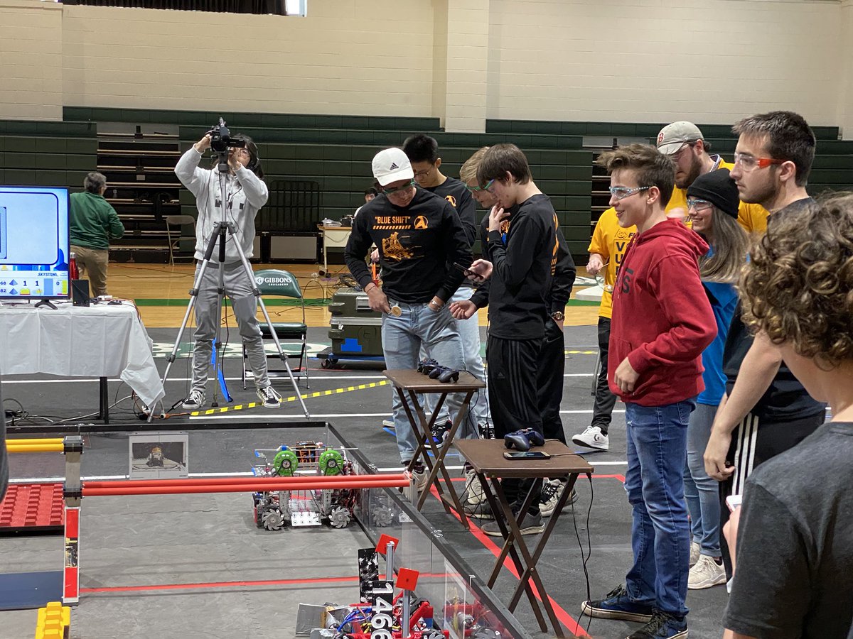 ASRobotix's tweet image. First match begins! #GoBlues #FTC #AshevilleSchool