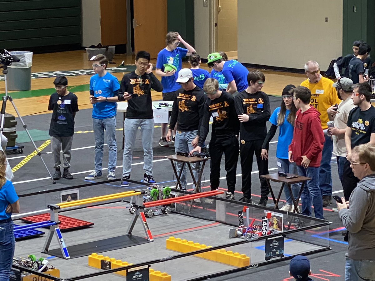 ASRobotix's tweet image. First match begins! #GoBlues #FTC #AshevilleSchool
