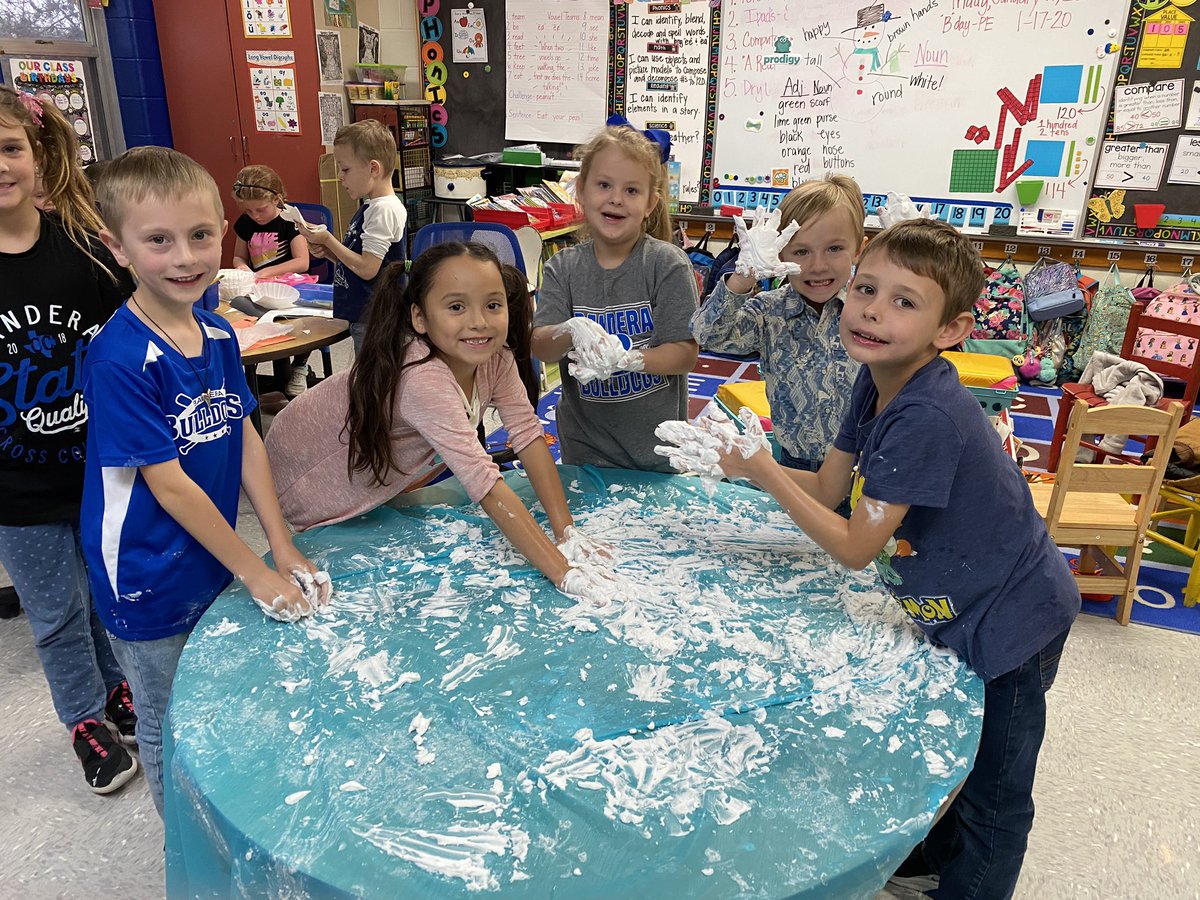 casher_1stgrade's tweet photo. “Snow” much fun during Snow Day with these cute Firsties!  #firstgraderocks #snowday @AesBulldogs https://t.co/M9lZCJTZdt