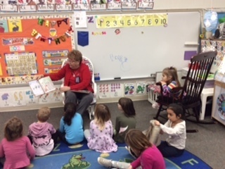Walworth_J1's tweet photo. Mrs. Hummel's junior kindergarten class enjoyed their monthly visit with their Rotary Reader, Mrs. Becky Merwin!
#RotaryReaders #WeLoveWalworth #WalworthJ1 https://t.co/QyWtZXv4IB