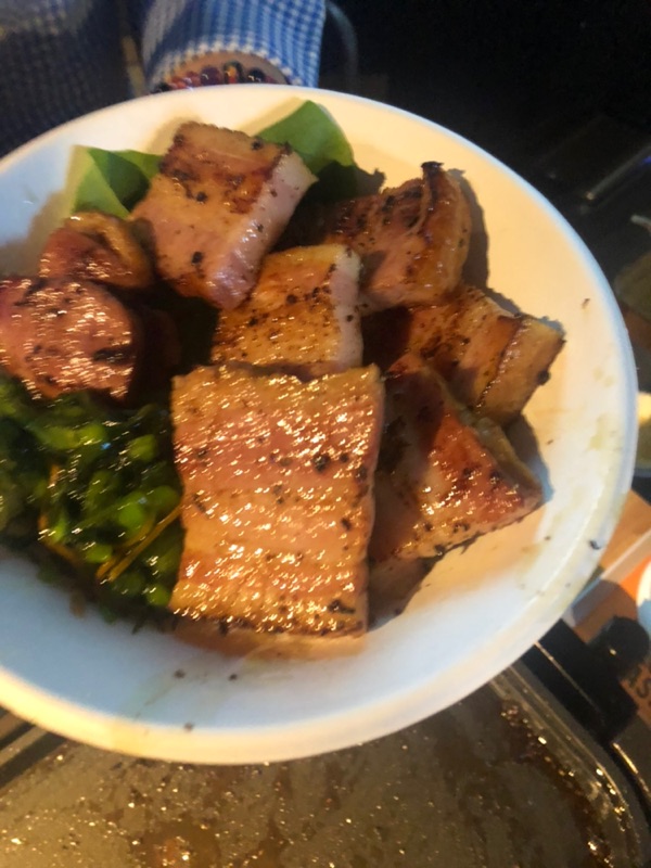 White_Eternity_'s tweet photo. 熱々のベーコン。口に入れたら頬がとろける美味しさ。お供え物と一緒に食べたら神になる。レタスを巻いて食べたら髪を超越するのでは？100点満点中30000点 #ExE_2020 https://t.co/xf0K45jRZs
