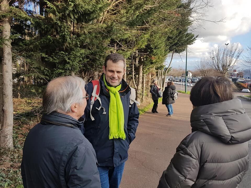 ChangeonsdereT's tweet photo. Préservons l’#environnement : Nous nettoyons le bois des Aulnaies dont nous refusons qu'il soit laissé à l'abandon dans la perspective de son sacrifice partiel pour aménager un rond point de desserte du centre commercial. #ChangeonsdEre à #Taverny avec #ThomasCOTTINET ! #CleanUp https://t.co/7aUQ9e6zvP