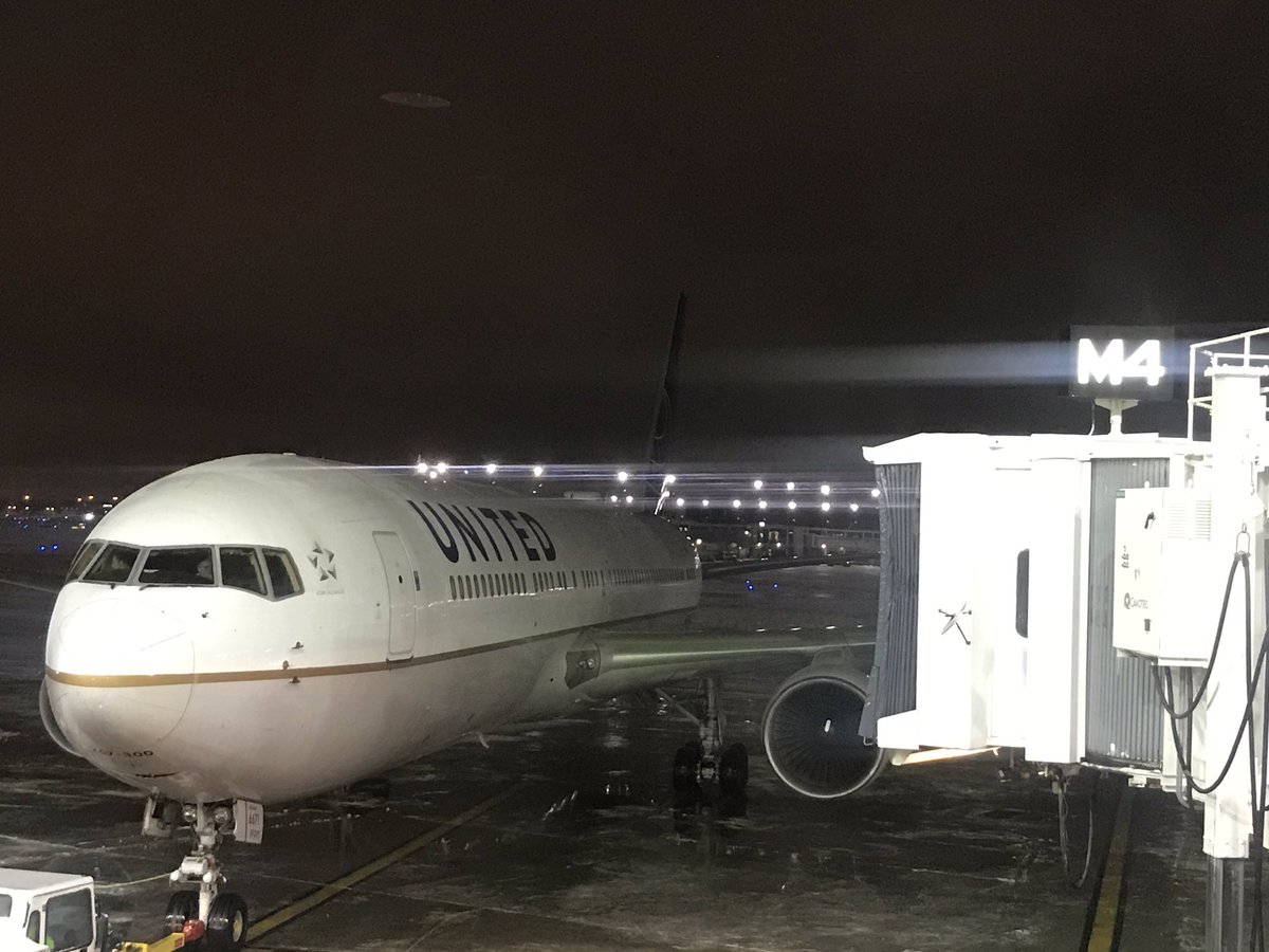 CoryMathewB's tweet photo. When the going gets tough, the tough gets going, especially when it comes to taking care of our customers. All departments at ORD came together at Terminal 5 to get the flight to LHR out within our time constraints! #UAIFSbaseORD #beingunited #irrops #WorkingTogether @weareunited https://t.co/RKfvUPBprJ