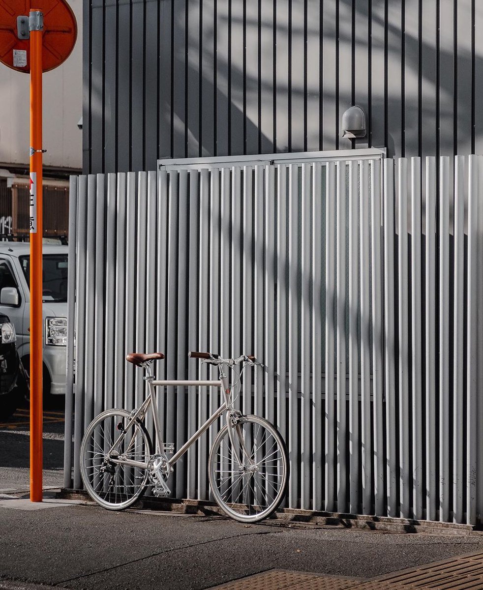 Striking Street Photography in Tokyo by Ben Richards photogrist.com/tokyo-ben-rich… #streetphotography #urbanphotography