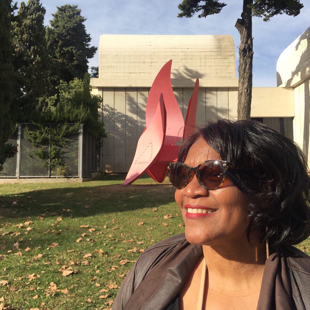 WomenCanDaily's tweet photo. #SaturdayMorning A touch of Barcelona Red always wakes my inner muse! Enjoy the Saturday Sights @fundaciomiro @BlackMuseums @museummammy #womencandaily https://t.co/f09uawQohY