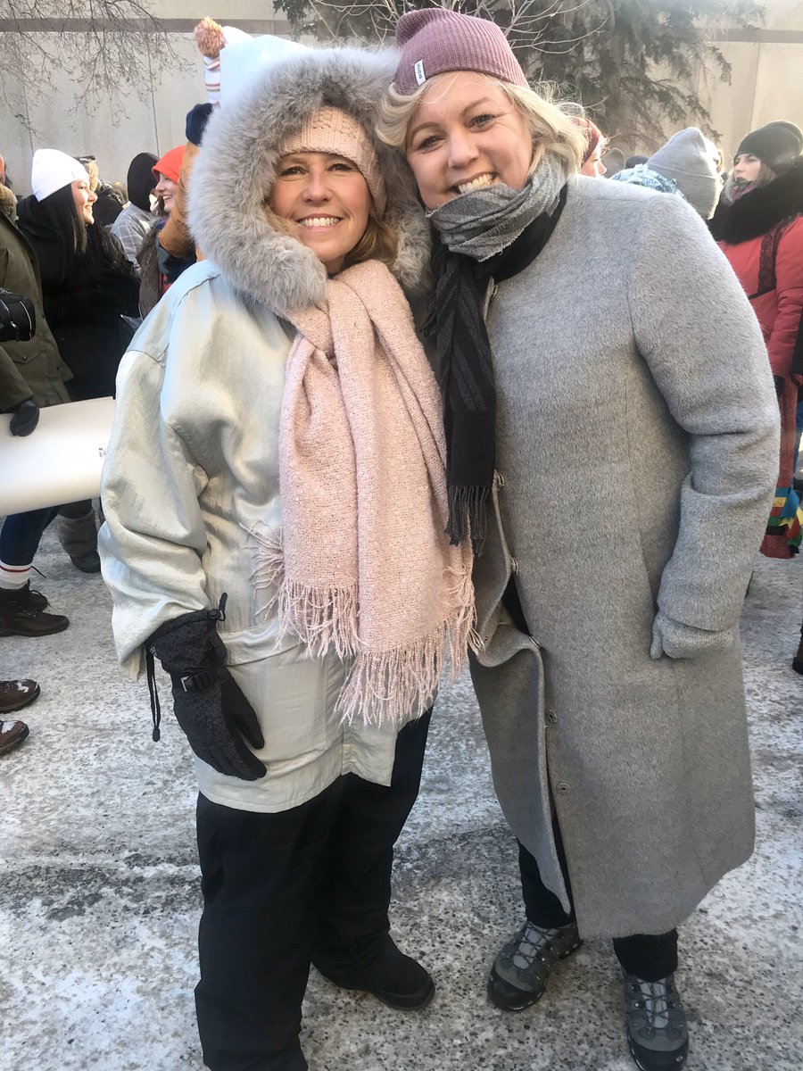 tbeaudry306's tweet photo. -4000000 with the wind chill? Pfft. We still marched, along with thousands of women and men all over the world @womensmarchgbal. Thank you to the @YWCARegina @reginapolice and organizers! https://t.co/N6HrXDLtgz