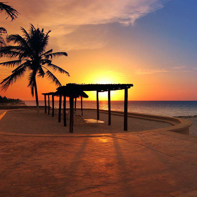 ReefYucatan's tweet photo. En #ReefYucatán disfruta de un atardecer increíble en nuestro Hotel.

Visítanos este Sábado 25 con evento de comedia ¡No te lo pierdas! Además los Menores de hasta 12 años entran gratis del 20 al 26 de Enero.

6 MSI con tarjetas participantes. Reserva al 999 941 9494 https://t.co/ZbyR3eRb92