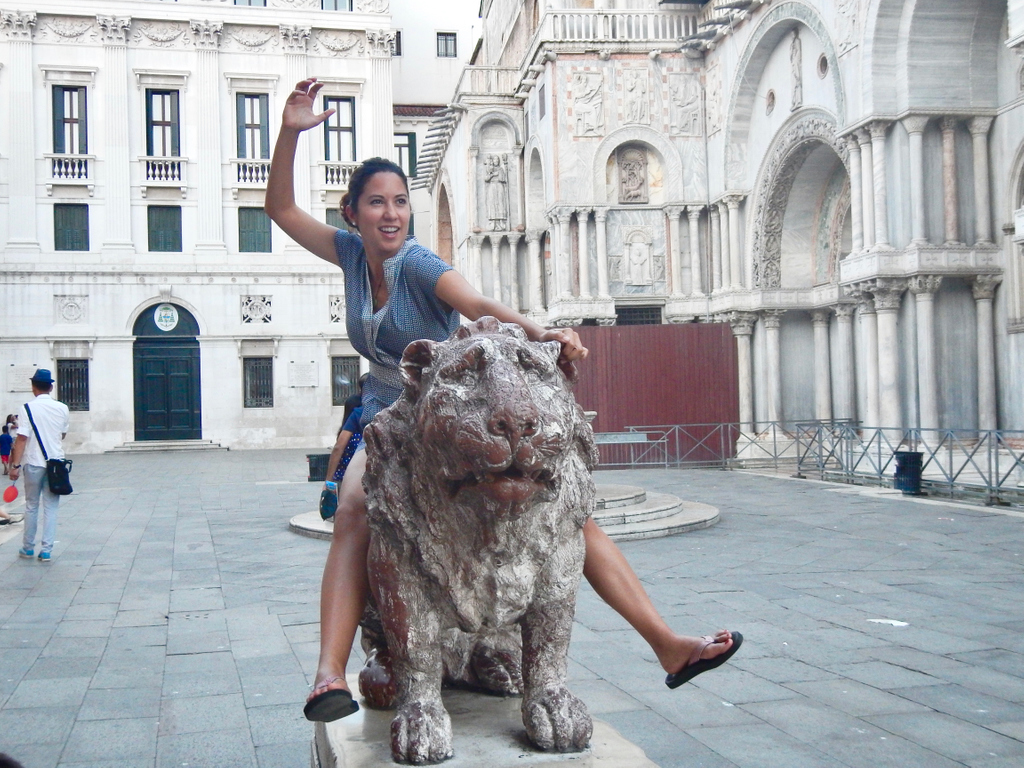 inviteadventure's tweet photo. #PropPose #Saturday...8th country in our year long #trip #aroundtheworld, #Italy prop pose!
#funnypose #pose #sillypose #sillyposer
#backpacker #travelblogger #italy https://t.co/LKHBfwtjI1