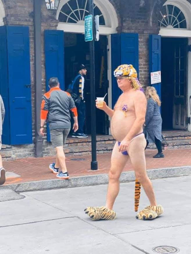 king_giraffe20's tweet photo. Nah, this is why LSU won the National Championship https://t.co/Q2wmsguUql
