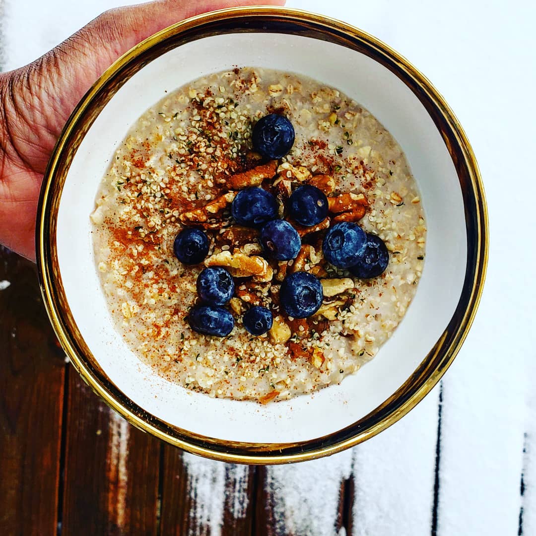 Platefulofyum's tweet photo. Warm bowl of oatmeal = Perfection on a snow day. https://t.co/CmfDMtMDOm #snowstorm #breakfast #nourish #platefulofyum https://t.co/0F4EysCNwO