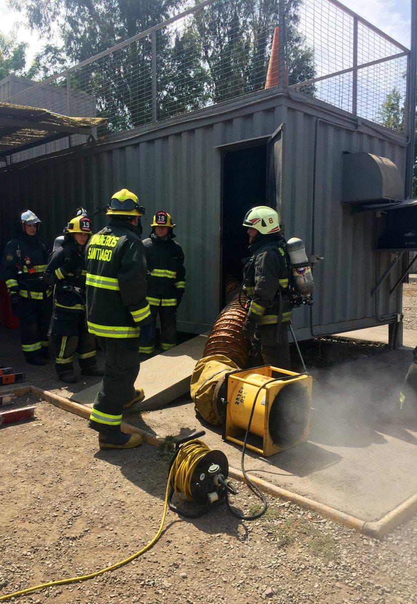 Escuela de Bomberos de Santiago tweet media