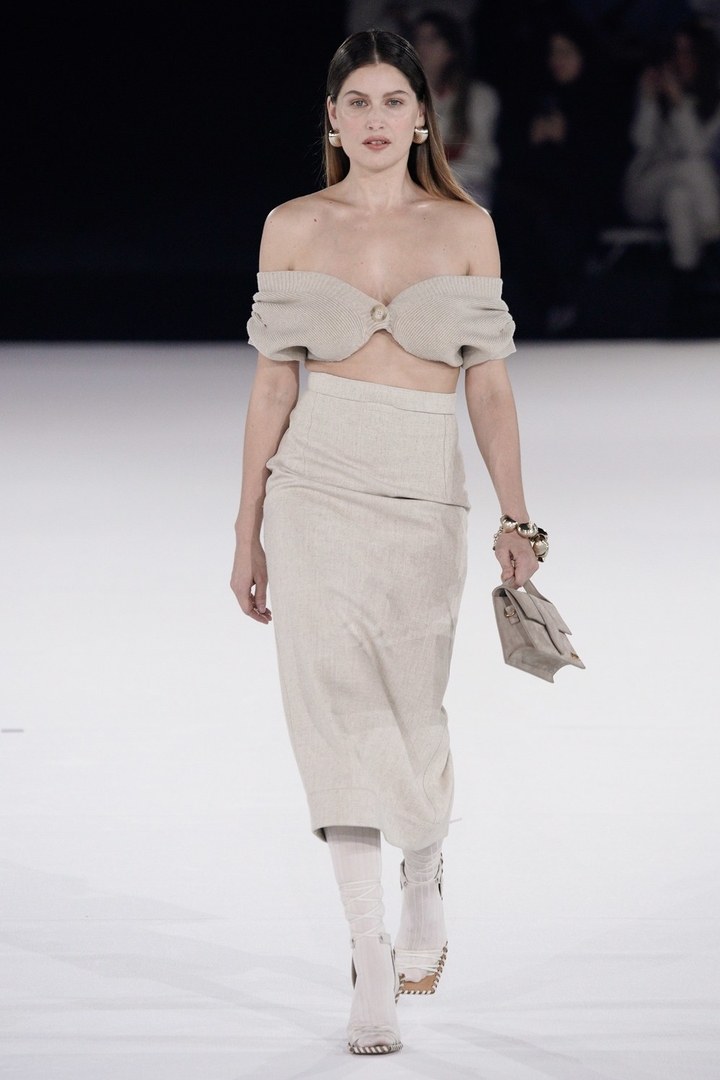 Toutes les images du défilé Jacquemus à la Défense Arena sont ici bit.ly/30vJtsD