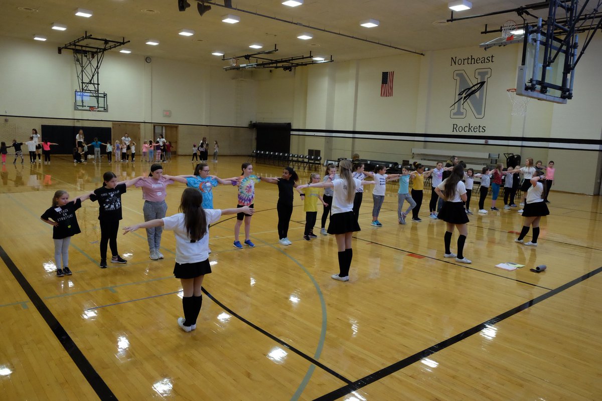 lne_star's tweet photo. Had such an awesome time this morning at the ⁦⁦@LNEStarStrutter⁩ Junior Clinic!!
Can’t wait to watch all our Junior Strutters perform tonight!
👯‍♀️💕👯‍♀️ https://t.co/46mr294rP9