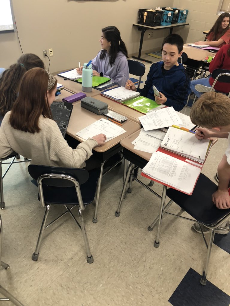 wcsSMSamym1's tweet photo. 🌅 Mr. Cole’s math class working on some bellwork as class began. 
🔸🔷@wcsSMS 🔷🔸 @WCSedu https://t.co/lY8yFn3Tdq