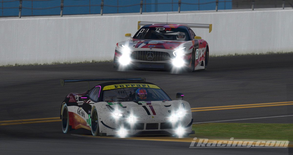 Casi 4h llevamos de carrera! Brutal el ritmo que están demostrando nuestros pilotos, tanto al principio con <a href="/cagide26/">aitor26</a> como en estos momentos <a href="/Jorge23IR/">Jorge García</a> ! #KIT #Katana