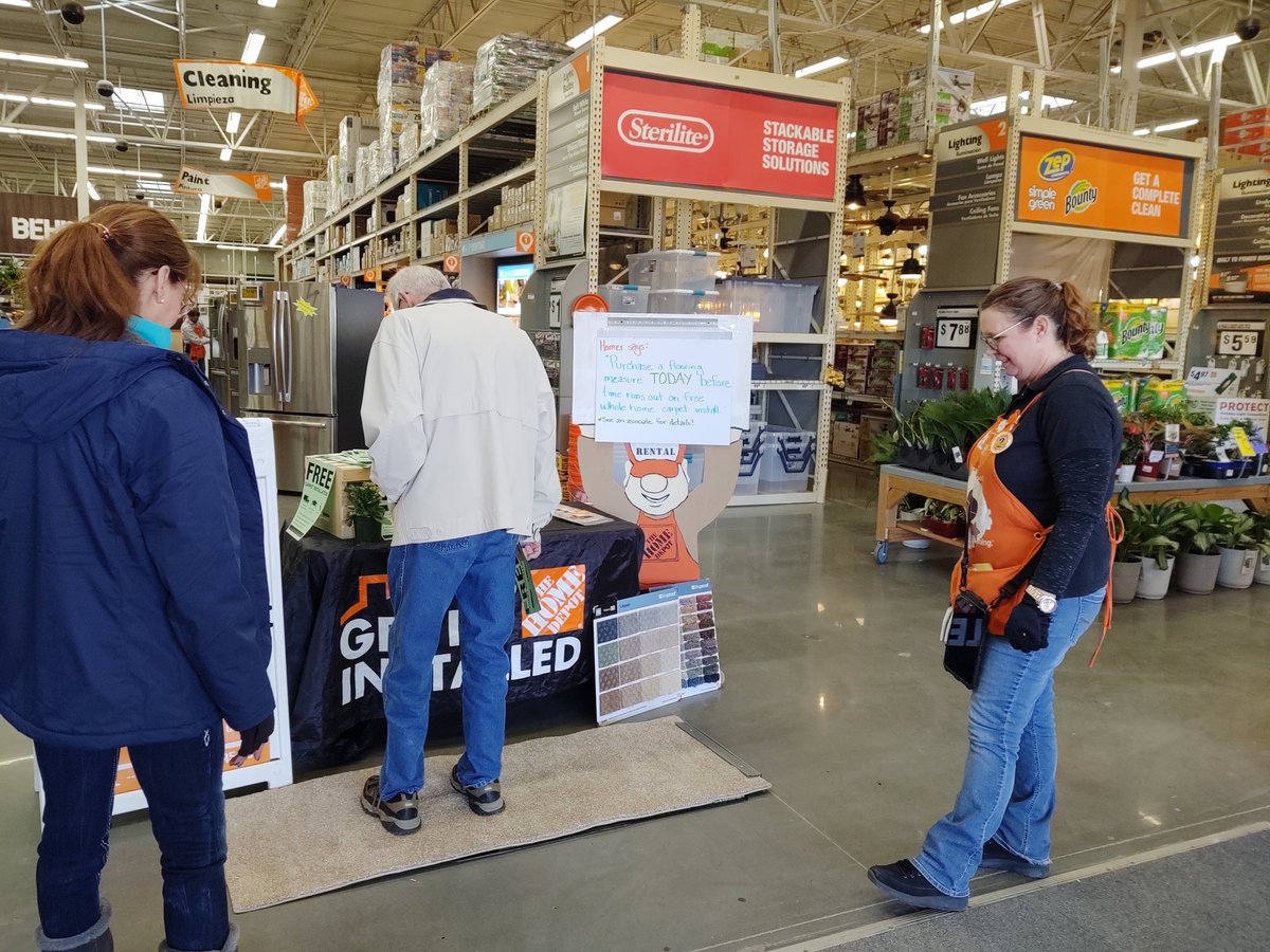 ShellyM_3210's tweet photo. T  is rocking our measure table today customers enjoying the prime comfort carpet pad 😀😀 @TheHDCas @HDBrad @HDRoylene @TJ77HD @hdmikelewellen https://t.co/TB2sywayTb