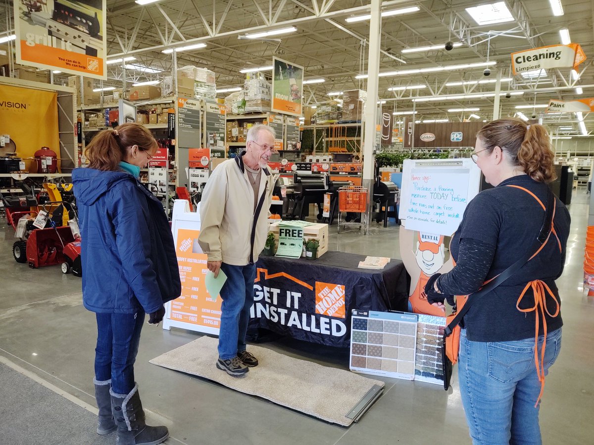 ShellyM_3210's tweet photo. T  is rocking our measure table today customers enjoying the prime comfort carpet pad 😀😀 @TheHDCas @HDBrad @HDRoylene @TJ77HD @hdmikelewellen https://t.co/TB2sywayTb