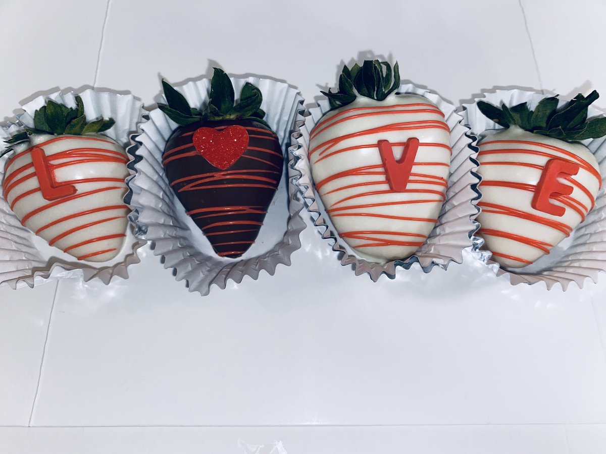 #VALENTINES DAY IS NEXT MONTH & #LOVE WILL DEFINITELY BE IN THE AIR.❤️
(Yes, these were made by me)
#berriesandthings #chocolatecoveredstrawberries #nolaeats #slidelllouisiana #valentines #love #nolasweets