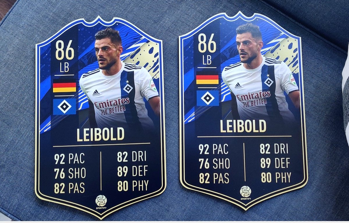 CFlowsen's tweet photo. My best buddy and me choose our Player of the Year from our favorite Club @HSV! 🔵⚪⚫👌🏻 #toty #fut #fut20 #fifa #fifa20 #FUTChampions #headliners #futheadliners #totw https://t.co/8th3hcfcYK