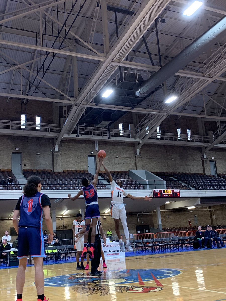 DF14always's tweet photo. Game 2 is underway between Charlestown (Boston) and @SnyderBBall #DFC2020 #DF14always #njhoops https://t.co/rDVH1HKj6a