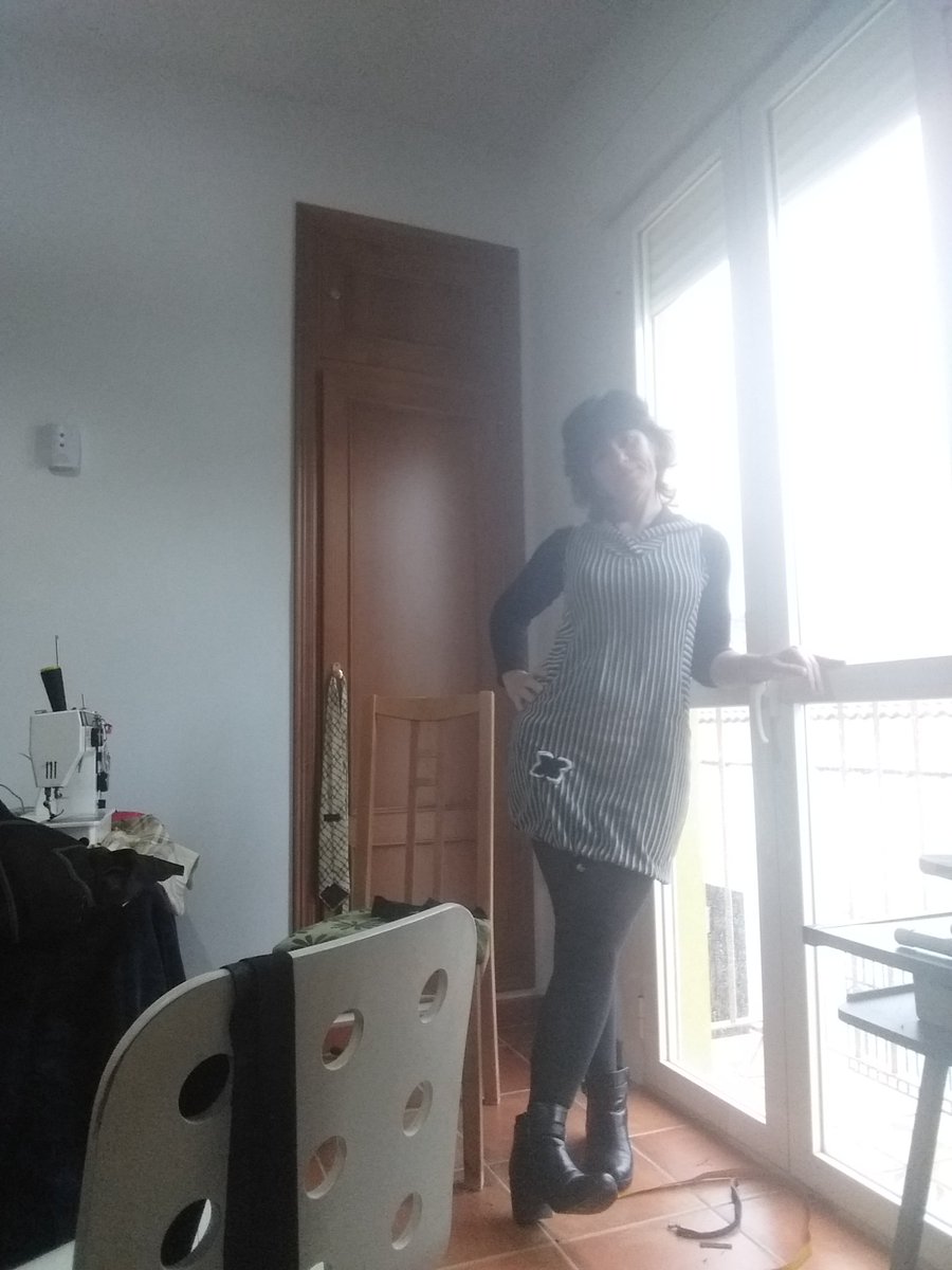 PicoMene's tweet photo. Mi pasión por las telas, y mi compromiso a la discreción....
Pues eso, que por eso en la foto solo salgo yo.
#fashion #costuraartesana #clasico #unica #marca #picomene #siglodeoro #terciosespañoles #artesania #jubon #calzones #yo https://t.co/V6f8CO0qQi