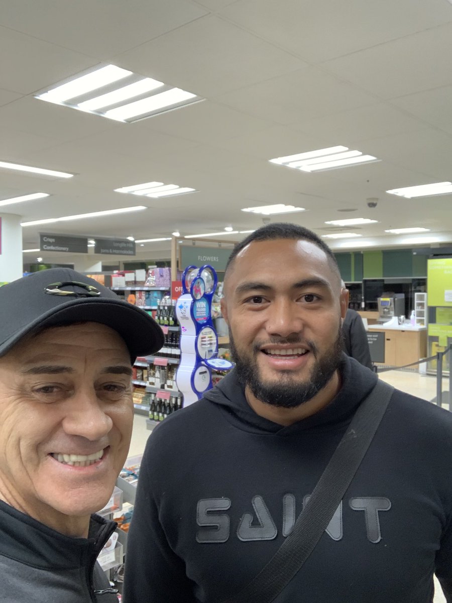 pumpfrog's tweet image. Great to meet you in WeyBridge brother ...⁦@SekopeK⁩ the best to you ⁦@LiRFC⁩ 🤙🏾