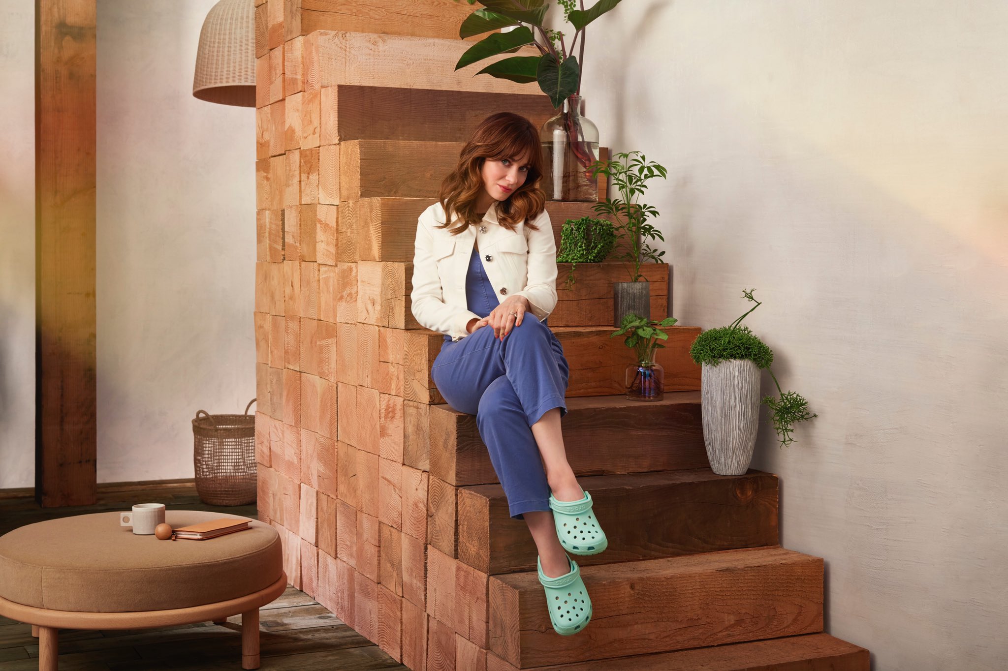 Twitter 上的zooey deschanel："Another year of celebrating #ComeAsYouAre with @ Crocs and I'm kicking things off in my new neo mint Classics! I partnering with company as they strive to make
