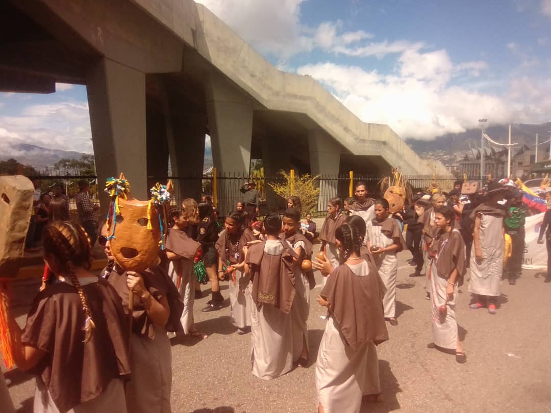 SalaTachZet's tweet photo. #18Ene2020// ZET presente en el Desfile FISS 2020, Resaltando la Importancia de Nuestros Pueblos Originarios. https://t.co/IAiSt4SHU4