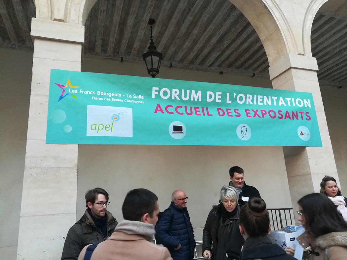 GB_GBernard's tweet photo. Quelques jours avant l'incontournable colloque sur la #Terreur, j'ai eu le grand plaisir d'intervenir au forum de l'orientation organisé à Paris aux #FBLS.
J'ai présenté,.devant une salle comble, la spécificité des double-licences par rapport aux classes prépa.
#ICES #Vendée https://t.co/6yApb3MuAW