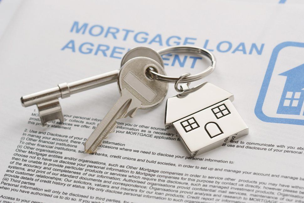 AFancyLifeBlog's tweet image. Are you thinking about buying a house? You&apos;ll need at least a 500 FICO credit score to qualify for a Federal Housing Administration loan, but other programs may require a 620 FICO score or higher. 

buff.ly/2FThs4B
#realestate #creditscore #mortgage #homebuying