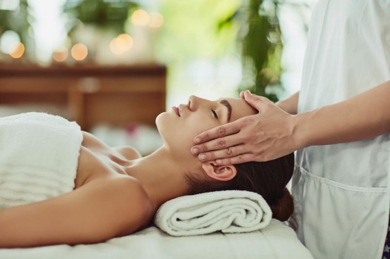 Beth_Stiller's tweet photo. A massage isn't just great for relaxing your body. It can refresh and reinvigorate your mind as well. Great piece from @VictoriaMoorhou. #BenefitsofMassage #Mindfulness https://t.co/gf2Pq8cXLI https://t.co/8JhzTdsi7H