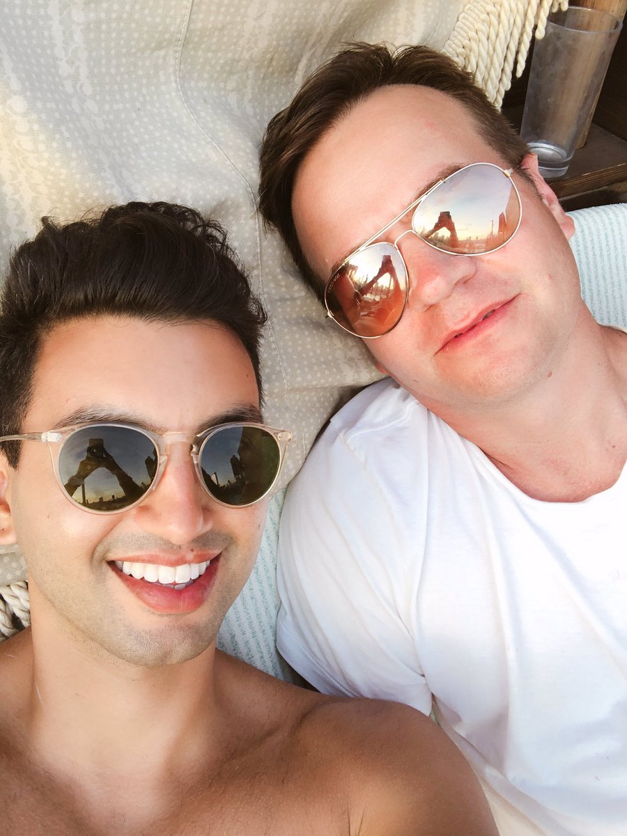 Hugo_Uys's tweet photo. Dreaming of summer as it is snowing outside here in NYC! Us last year with friends at @sohohousenewyork for July 4th 🎉🎉🎉 https://t.co/XCH3pYBshe