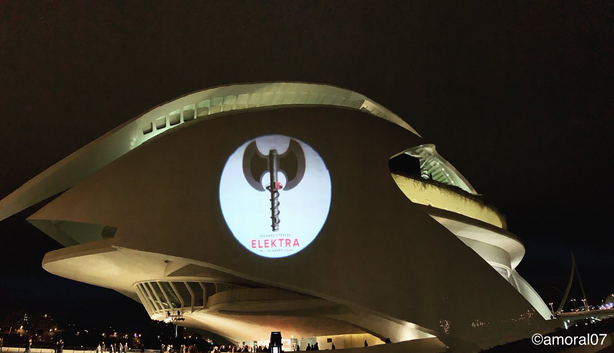 amoral07's tweet photo. Esta noche ‘Elektra’ de #RichardStrauss en el @PalauLesArts de #Valencia con un reparto de lujo (#Theorin, #Soffel, #Jakubiak, #Margita), un maestro como #MarcAlbrecht y la genial producción de Florencia de #RobertCarsen. Todavía quedan 4 funciones más 21, 24, 27 y 30 de enero. https://t.co/UfYHdAloWY