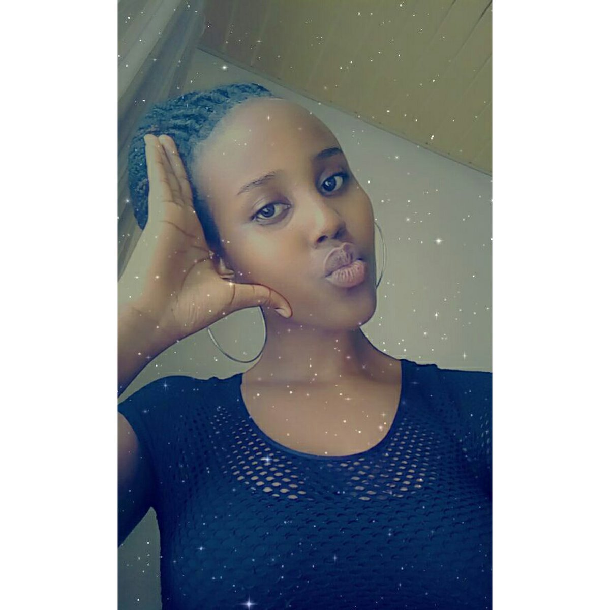 EstherNtarindwa's tweet photo. Be like the flower that gives out its own fragrance even to the hand that squashes it🌼
#Agivinghandreceivesmore 
       #Theempress👑 https://t.co/JGr04kcz2R