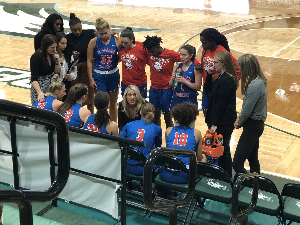 About to watch my former student <a href="/Meloooody15/">mel</a> do her thing on the court! Just yesterday she was in 3rd grade and now she is in college! ❤️ <a href="/MattMelesurgo/">Matt Melesurgo</a> <a href="/VilleWBBall/">SomervilleHS WBB</a> #allin4theville