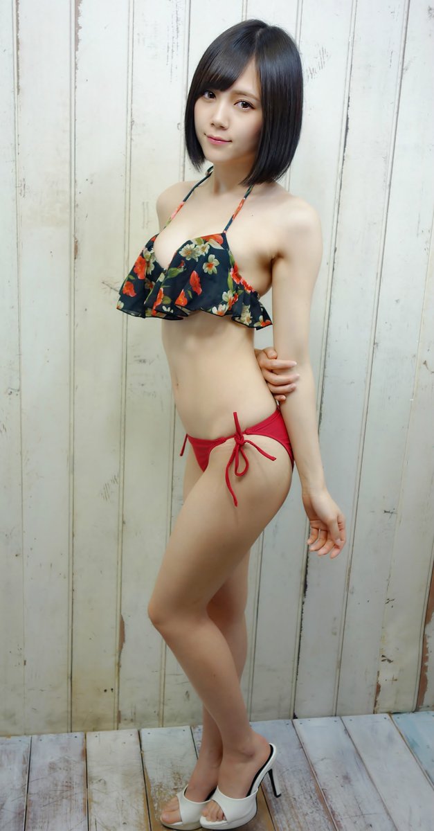 レッドラム そしてこれが水着の 涼森れむ ちゃんだよ ん あとれむちゃん 鬼滅の刃 にハマっていてアニメ全26話を面白過ぎて ４回もリピートしたんだって 推しキャラは善逸だそうでしゅよ サインの時にれむちゃんと少しだけ鬼滅のトークをし