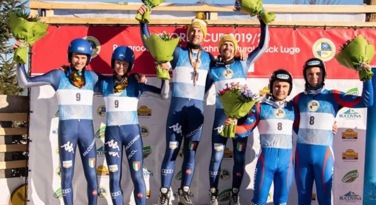 Coninews's tweet photo. Dominio azzurro anche a Vatra Dornei. 🛷🇮🇹
Nella terza tappa di Coppa del Mondo di #slittino pista naturale l'Italia firma una doppietta nel doppio con il successo 🥇 di Patrick #Pigneter e Florian #Clara davanti a 🥈 Patrick e Matthias #Lambacher.
👉 https://t.co/C6j6n1yIu0 https://t.co/TUi4TKOYb5