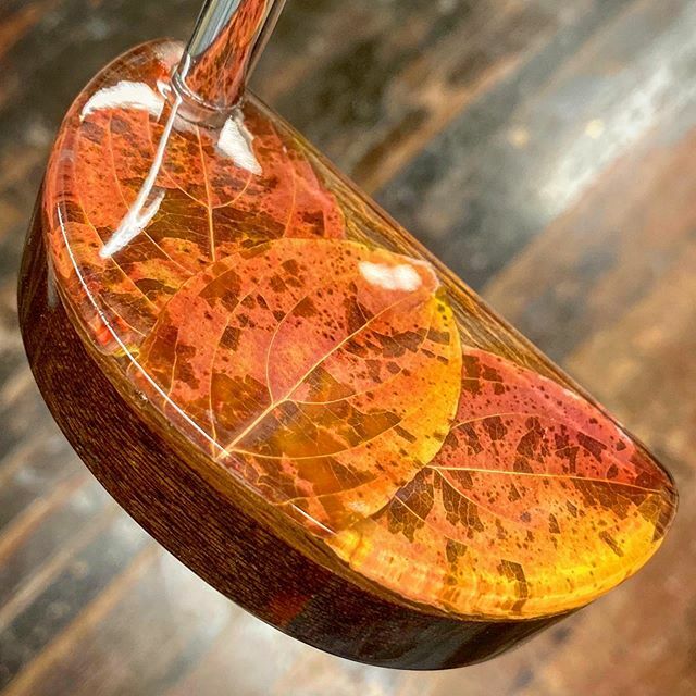 There’s so much sentimental value in this putter. The leaves come from a tree that was planted over the ashes of my client’s father on his home golf course. The base wood came from his father in law. We decided on the leaf orientation and poured clear ac… ift.tt/2txRFwd