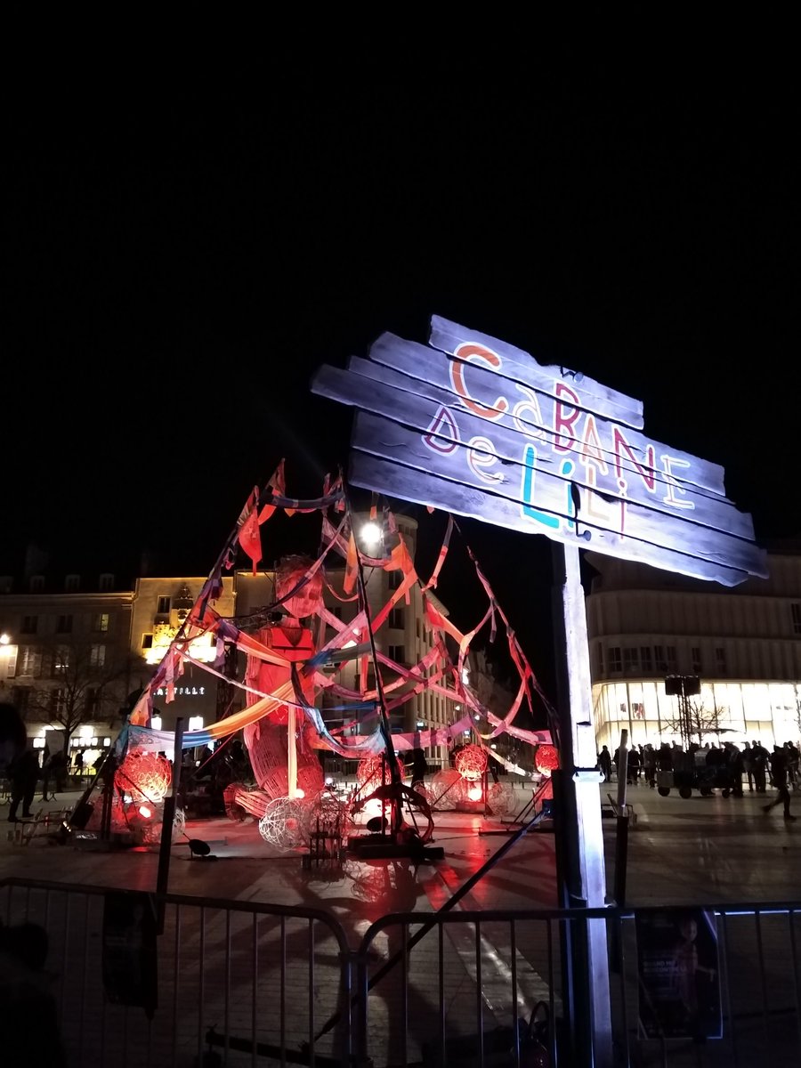 Aurelie__Garcia's tweet photo. Le géant d'osier Mo va rencontrer Lili à #Poitiers ! #Traversees https://t.co/00NdsEeaXU