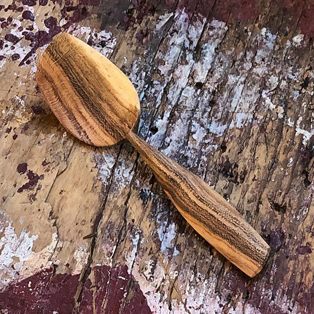 First prize! I won this awesome spoon from <a href="/mikey/">mik</a>.elefant by guessing the species of wood....who can guess it that doesn’t already know what it is!? Thanks Mikey, It’s a killer spoon!
.
.
.
#spooncarver #greenwood #woodworking #craft #spooncarving #green… ift.tt/361s38g