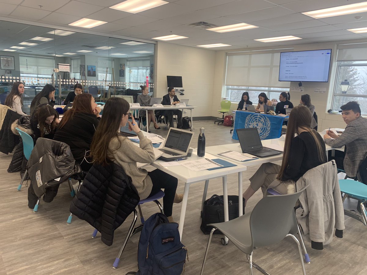 HTSMUN_III's tweet photo. Here’s a sneak peak of the DACOWITS (women’s rights) committee. Students are furiously debating about equality, women recruitment and sexism in the workplace. Cool stuff 😎@donita_duplisea @ms_scowan @Edgecombe2John @pereira_rasoHTS @CAISboarding https://t.co/RWooEHQznx
