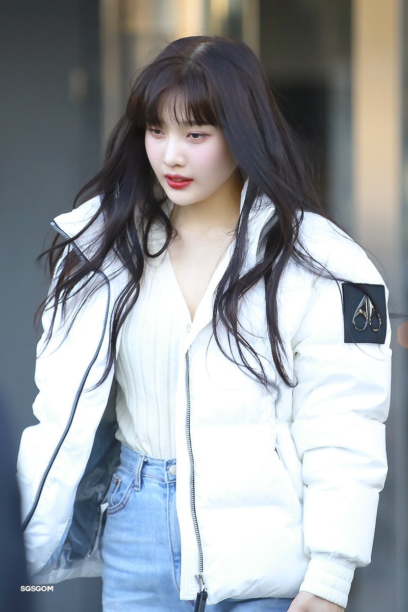 sgsgom's tweet image. 200118 신한은행 행사 퇴근 
#레드벨벳 #조이