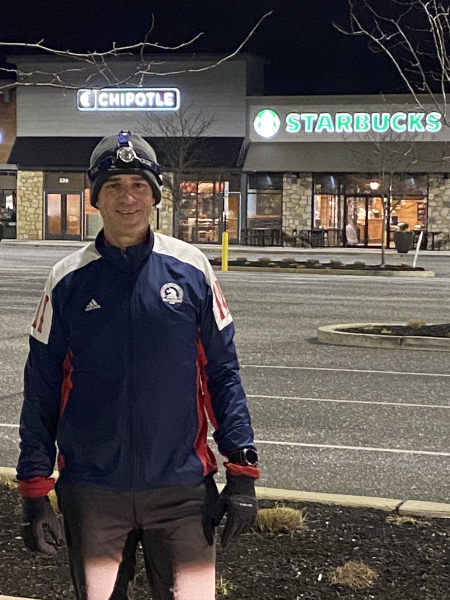 TimJonesRunning's tweet photo. @JohnStantonRR Layers, a good hat, and Vaseline on the face if it’s really cold🥶 🦄🎽✅ https://t.co/qJg6qP6DCN
