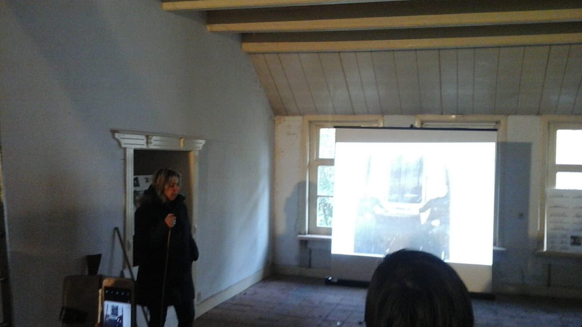 Vanmiddag gaf voorzitter ⁦@gerdaoskam⁩ een lezing over de geschiedenis, met rondleiding exclusief voor leden van de Historische Vereniging, in het tot dusver ontoegankelijke rijksmonument Hof ter Weijde in Terwijde #Leidsche Rijn. Eén van de vele voordelen van het lid zijn!