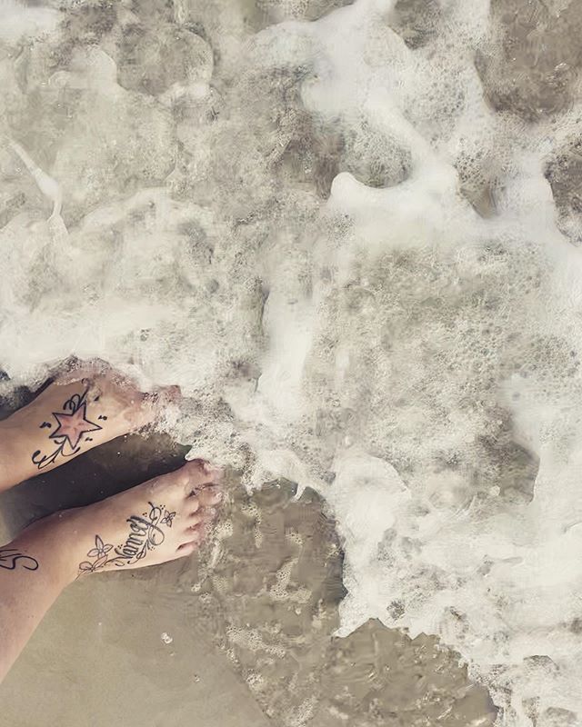 Jodicab22's tweet photo. Lost in thought beach walking kind of Saturday. 🌊 #WalkWalkandWalkSomeMore #BeachPlease #FuneralForMyFat #WillWalkForCoffee

📸 https://t.co/9KAr7PQkYX via https://t.co/5ttQiDWlXB https://t.co/q2r6CeSSnj