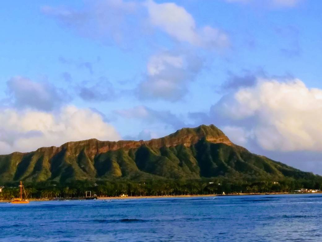 Sharing a little #saturdaymotivation! 
.
.
@travelgainers 
.
#mahalo #Hawaii #diamondhead
#islandparadise #Islandlife #luxurylife #luxurytravel #beachlife #sealover #travelblogger #aloha #oceanviews #mountains Hiking