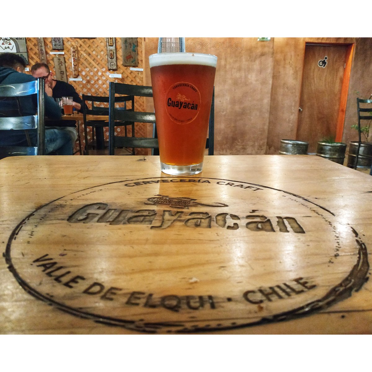 #ElSábadoEsPaSeguirChilenos que quieran disfrutar de una rica <a href="/CervezaGuayacan/">Cerveza Guayacan</a>.
En la ciudad de Vicuña, Valle del Elqui, tienen un hermoso y acogedor bar en dónde podrás disfrutar de toda la variedad Guayacán además de exquisitos sánguches y tablas 😋