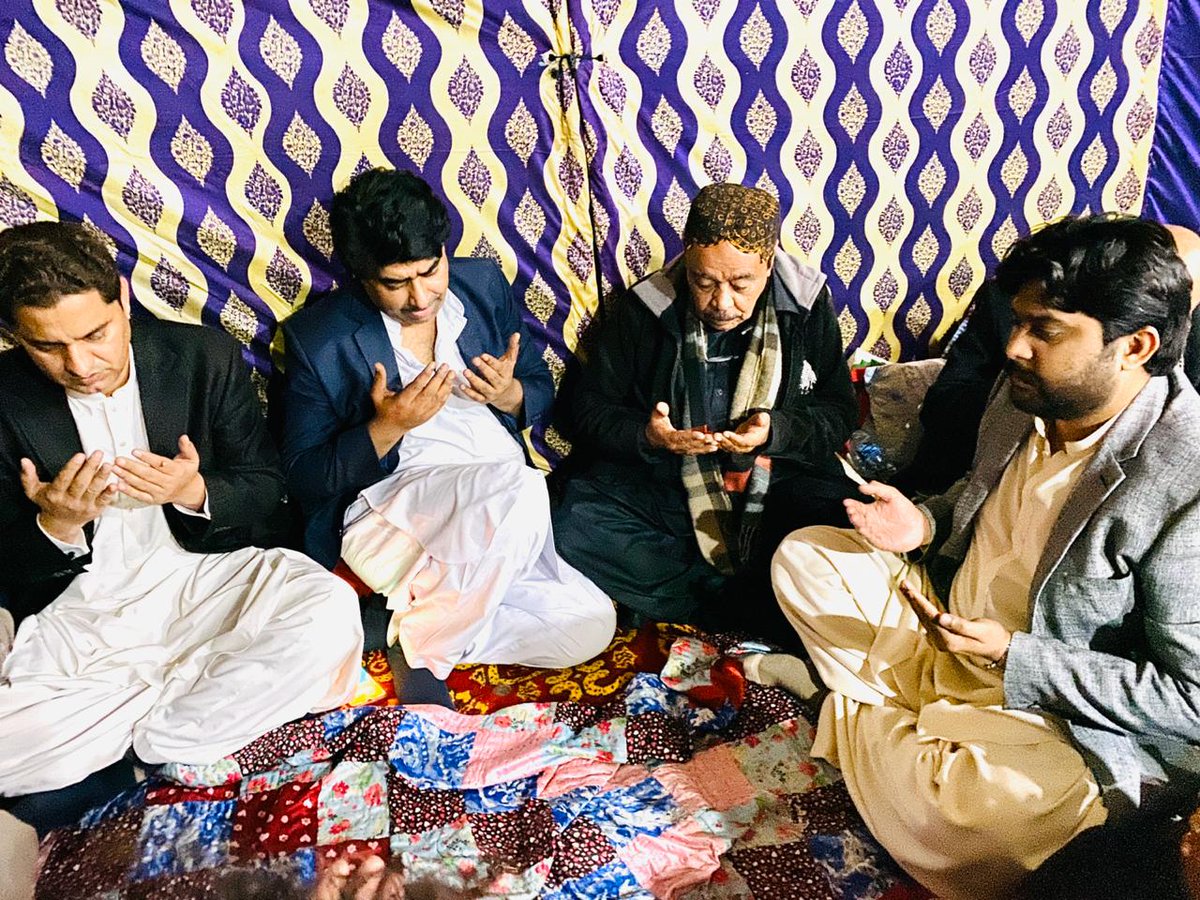 KhowajaShamsher's tweet photo. @Nazeer_Keerio Offered Condolence With Fida Hussain Dhakan sb on Sad Demise Of His brother Shahid Hussain Dhakan At Badh City Ladkana
@BBhuttoZardari @AseefaBZ https://t.co/3M8i7c7Lc4